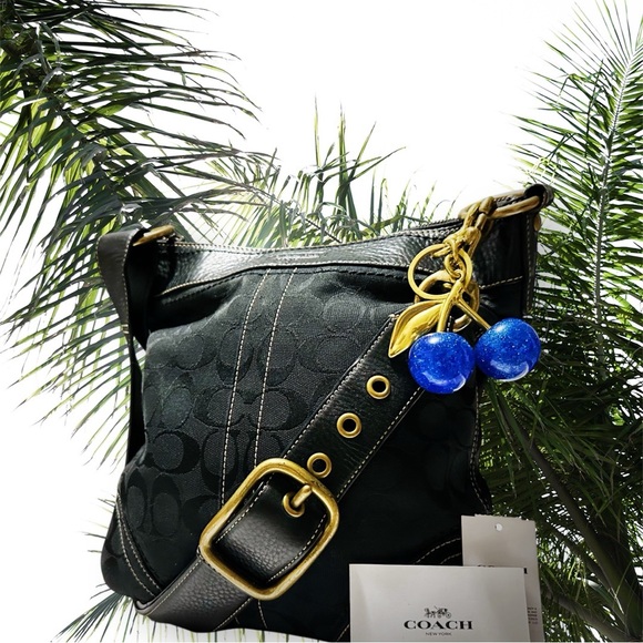 Vintage Coach soho shoulder Bag Black with Gold Accents - Picture 3 of 17